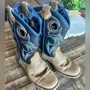 Boys cowboy boots, size 3.